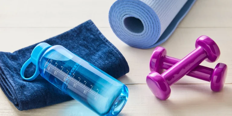Starting a fitness journey can feel overwhelming, especially if you are new to exercise. Many beginners struggle with knowing where to start and how to stay consistent. A simple workout plan helps you build strength, improve endurance, and stay motivated. It also reduces the risk of injury by introducing exercises gradually. In the United States, more people are looking for beginner-friendly workouts that fit busy schedules. A well-structured plan can be done at home or in the gym. The key is to combine cardio, strength, and flexibility exercises. Consistency is more important than intensity at the beginning. Tracking progress keeps you motivated and accountable. By following a clear plan, you can form lasting healthy habits. How can I create a simple workout plan for beginners? Creating a simple workout plan doesn’t have to be complicated. You just need a few exercises that target your whole body and a schedule you can stick to. The goal is to start slow, stay consistent, and gradually increase intensity. 1. Set Clear Goals Begin by deciding what you want to achieve. Are you looking to lose weight, build muscle, or improve overall fitness? Setting realistic goals helps you stay focused and measure progress. Write down your goals and break them into smaller steps. For example, aim to work out three times a week for the first month. Track your progress weekly and adjust your plan as needed. Goals keep you motivated and prevent burnout. Remember, beginner goals should be achievable, not overwhelming. Celebrate small achievements to build confidence. Goals also guide which exercises you should focus on. Having clear goals creates a roadmap for your fitness journey. 2. Choose Exercises for Beginners Pick exercises that are easy to learn and don’t require advanced skills. Focus on bodyweight exercises like squats, push-ups, lunges, and planks. Cardio exercises like brisk walking, jogging, or cycling improve heart health. Include stretching to increase flexibility and prevent injuries. Start with one set of each exercise and gradually increase to two or three sets. Keep your workouts short, around 20–30 minutes, until you build endurance. Use proper form to avoid injuries and get the most benefit. As you improve, add light weights or resistance bands. Varying exercises prevents boredom and keeps you engaged. Stick to a balanced routine targeting all major muscle groups. 3. Create a Weekly Schedule Plan your workouts based on your availability and energy levels. Beginners should start with three days a week and gradually increase to four or five days. Alternate between strength training and cardio for balanced results. Include rest days to allow your muscles to recover. For example, Monday: full-body strength, Wednesday: cardio, Friday: strength again. Morning workouts can boost energy for the day, while evening workouts help relieve stress. Keep each session 20–40 minutes long at first. Write your schedule in a calendar or fitness app to stay accountable. Consistency is more important than long workouts. Adjust your plan as needed to fit your lifestyle and avoid burnout. 4. Warm-Up and Cool-Down Never skip warming up before exercising. A 5–10 minute warm-up prepares your muscles and reduces injury risk. Simple activities like jumping jacks, arm circles, or light jogging work well. After your workout, spend 5–10 minutes cooling down with stretching. Focus on major muscles used during your workout. Stretching improves flexibility and reduces soreness. Deep breathing during warm-up and cool-down helps regulate heart rate. Warming up also improves performance during exercises. Cooling down helps your body recover faster. Make these steps a habit for a safer workout experience. 5. Track Progress and Adjust Keep a workout journal or use a fitness app to track exercises, sets, and repetitions. Note how you feel after each session to identify improvements. Gradually increase intensity, repetitions, or weights as you get stronger. Adjust your plan if you notice fatigue, pain, or lack of motivation. Celebrate milestones like completing a month of workouts or lifting heavier weights. Tracking helps you stay accountable and see tangible results. Review your goals every month and make changes if needed. Consistent tracking builds a routine that becomes easier over time. This approach ensures steady, safe progress for beginners. Frequently Asked Questions Starting a workout plan can raise common questions. Here are answers to help beginners. 1. How long should a beginner workout last? A beginner workout can last between 20–40 minutes per session. Start with shorter sessions and gradually increase as your endurance improves. Consistency matters more than duration in the beginning. Over time, you can add more exercises or extra sets to challenge your body safely. 2. How many days a week should I exercise as a beginner? Three days a week is a good starting point for beginners. This allows your body to recover and build strength without overdoing it. As you get stronger, you can increase to four or five days, mixing cardio and strength exercises. Rest days are important to prevent injury and fatigue. Conclusion Creating a simple beginner workout plan is about consistency, balance, and gradual progression. Start by setting clear, realistic goals and choosing exercises suitable for your fitness level. Build a weekly schedule that fits your lifestyle and includes rest days. Always include a warm-up and cool-down to protect your muscles. Track your progress and adjust your plan as needed to stay motivated. Begin with short sessions and increase intensity over time. Celebrate milestones to maintain enthusiasm. With patience and dedication, even beginners can achieve noticeable results and form lasting healthy habits.